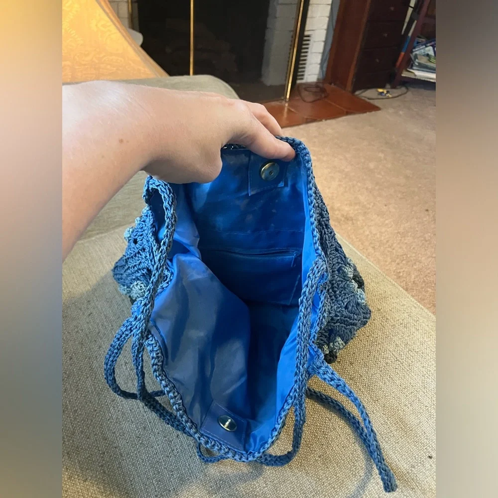 Blue crochet flower purse - Picture 5 of 6